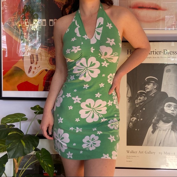 Super cute halter dress - Picture 1 of 4